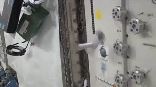 Dzhanibekov effect demonstration in microgravity NASATennis racket theorem [upl. by Ritchie]