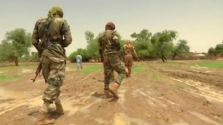 Mali  au moins 25 morts et 60 portés disparus dans des attaques de camps militaires [upl. by Esiuol599]