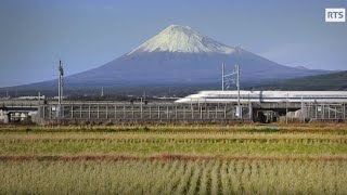 Voyage en train à travers le Japon [upl. by Miehar477]