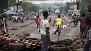 Mali  interventions policières contre lopposition fortes tensions à Bamako [upl. by Efthim398]